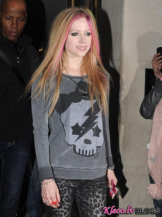 We will keep saying it til she listen - makeover time Avril Lavigne!