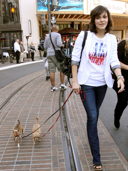 We love the jeans t shirt and blazer look. Katharine McPhee pulls it off really well too, also cute with the doggies!