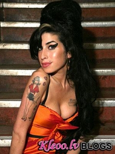 Amy Winehouse ir atrasta Mirusi savā Londonas mājā