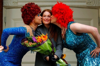 Julianne Moore saņem Hasty Pudding Club’s 2011 Woman Of The Year.