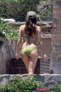 Eva Longoria pludmalē - paparaci foto