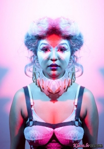 Fotogrāfs Anne Lamb .
