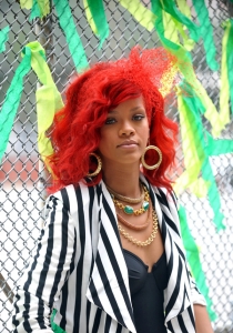 Rihanna – “What’s My Name” aizkadri + VIDEO