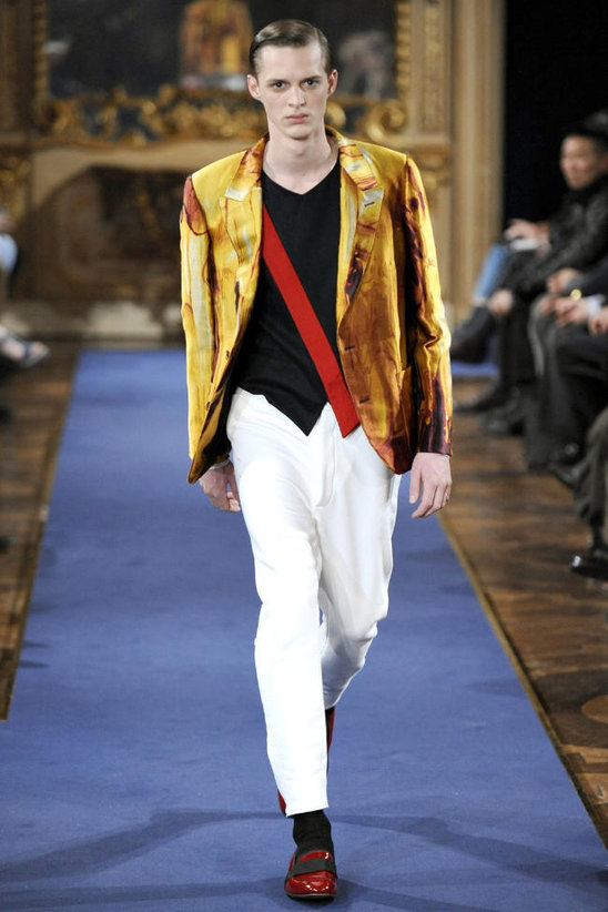 The new designer for the house of Alexander McQueen stuck with tradition and kept to a military theme with bold red and gold, leather and hot capes for men! Wow!