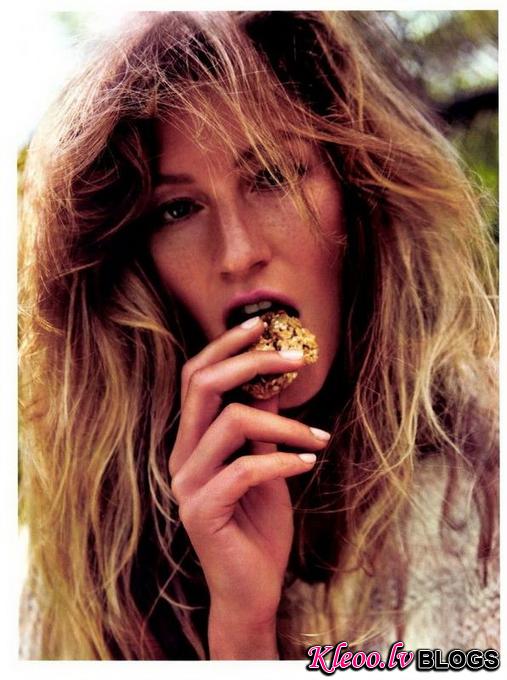 VogueParisGiseleBundchen16.jpg