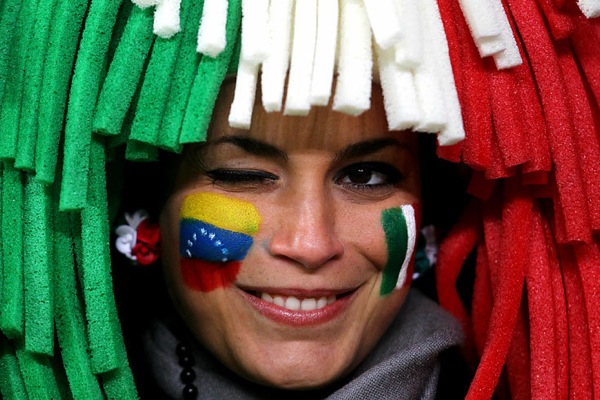 world_cup_2010_fans_italy_venezuela.jpg