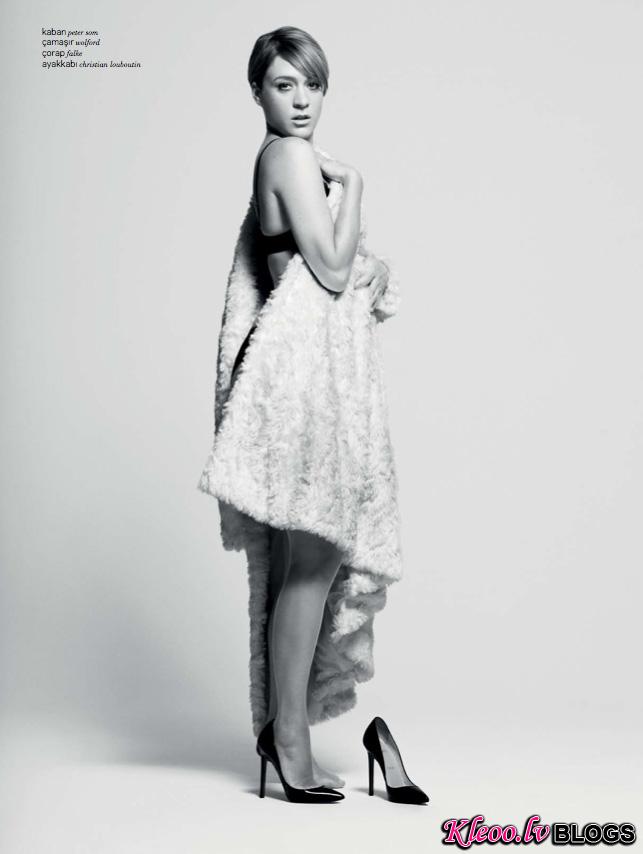 chloe-sevigny-xoxo-september-2012-09.jpg