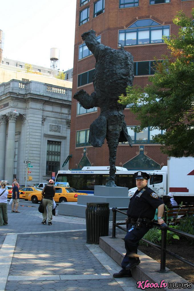 unionsquarelephantsculpture02.jpg