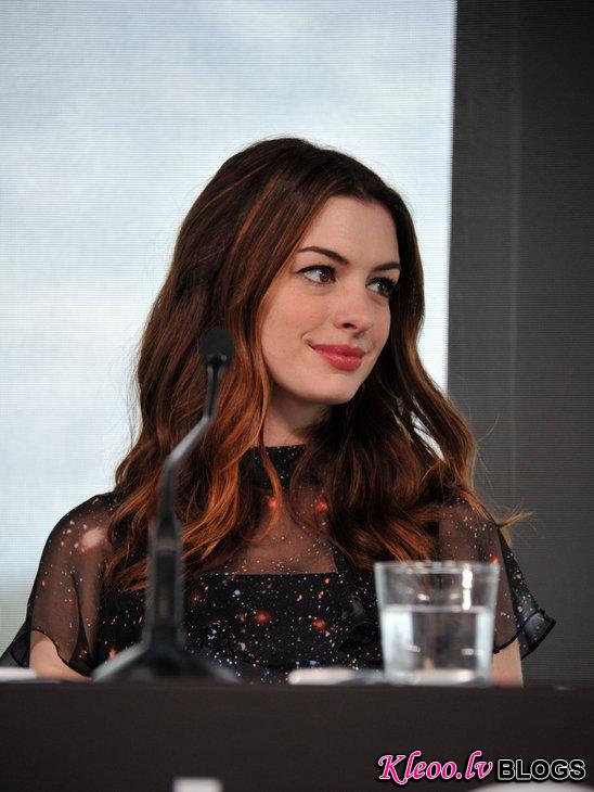 Anne Hathaway long flowing hair...