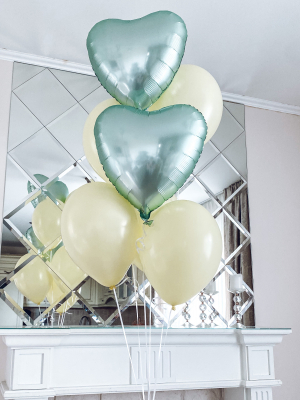 2 foil satin hearts + 5 latex balloons with helium 2 foil satin hearts + 5 latex balloons with helium