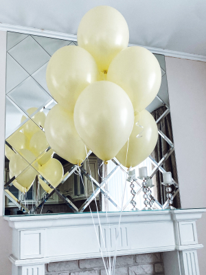 Seven latex balloons with helium, 30cm Seven latex balloons with helium, 30cm